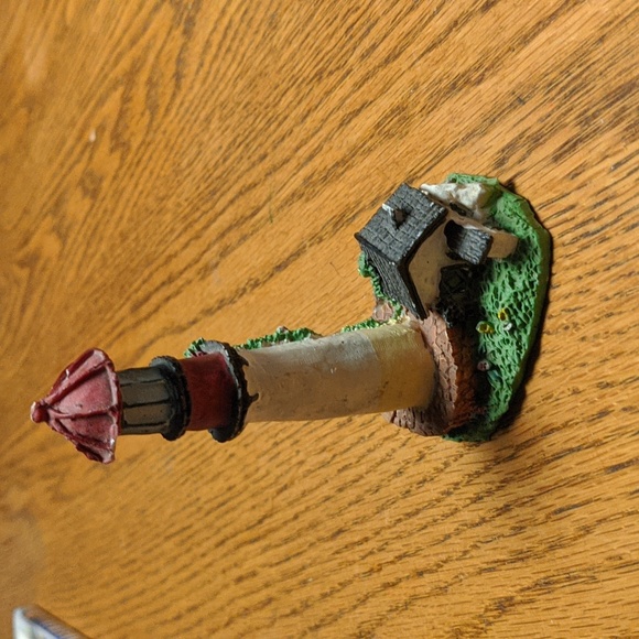 Lighthouse statue artisian beach - Picture 2 of 3